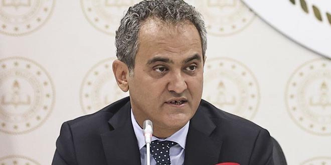 Bakan �zer: Birinci �nceli�imiz okullar� a��k tutmak