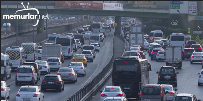 �stanbul'da sabah saatlerinde trafik yo�unlu�u ya�an�yor.