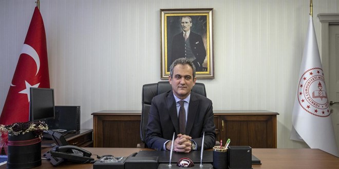 Bakan �zer: Kalabal�k s�n�flarda s�re azalt�labilir