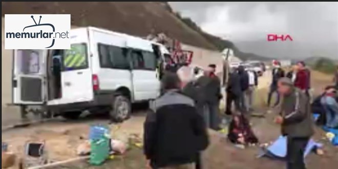 Tokat'ta kamyonet ile minib�s �arp��t�: 2 ki�i �ld�, 11 ki�i yaraland�