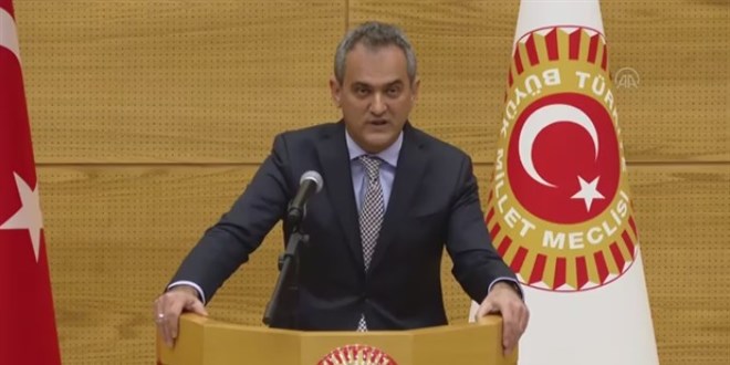 Bakan �zer'den '��retmenlik Meslek Kanunu' a��klamas�