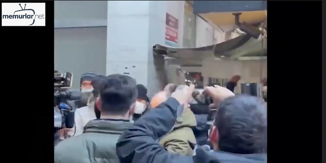 Esnaf izdiham� �nlemek i�in soka�� kapatt�