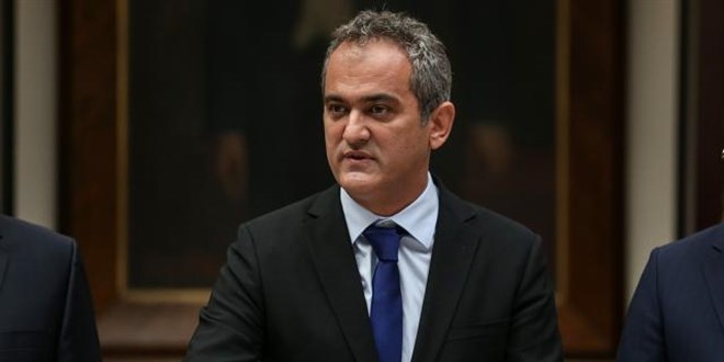 �zer, �anl�urfa Valili�ini ziyaretinde gazetecilere a��klamalarda bulundu