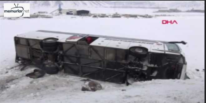 Bitlis'te yolcu otob�s� devrildi: 15 yaral�