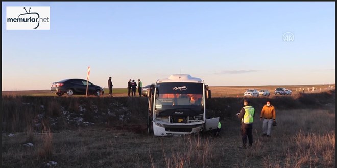 Edirne'de memurlar� ta��yan servis minib�s�n�n lasti�i patlad�, 8 ki�i yaraland�