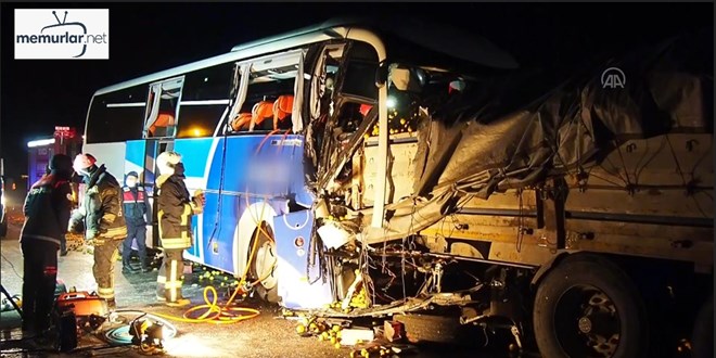 Yolcu otob�s�n�n t�ra �arpmas� sonucu 1 ki�i �ld�, 21 ki�i yaraland�