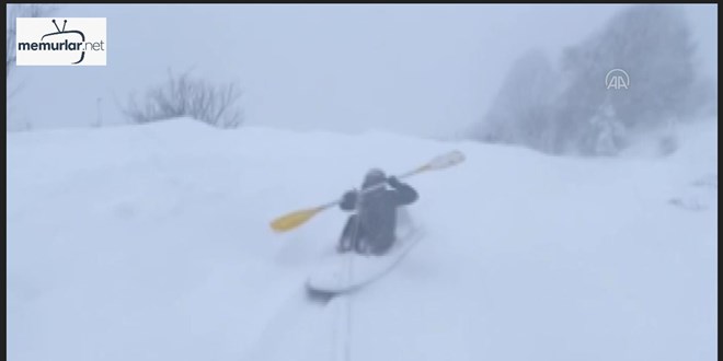 Kano ile karda 'ekstrem' kayak keyfi yaptı