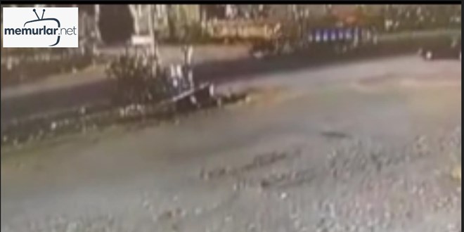 Motosikletin trakt�re �arpt��� feci kaza g�venlik kameras�nda