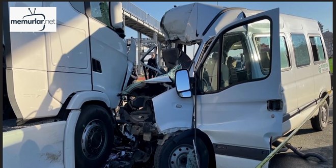 Okul servisi park halindeki t�ra �arpt�, 1 ki�i �ld�,13 ki�i yaraland�