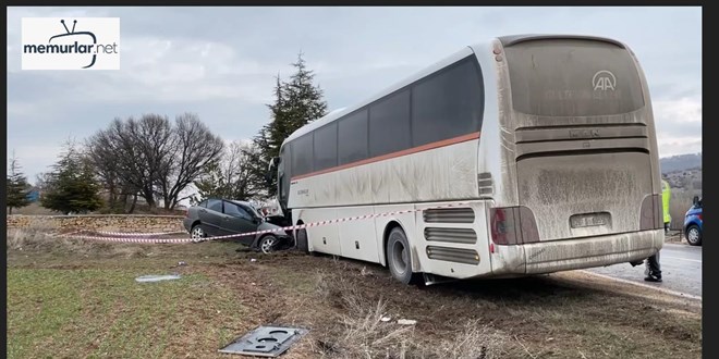 Servis otob�s� ile otomobili �arp��t�, 3 ki�i �ld�, 1 ki�i yaraland�