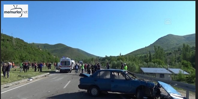 Tokat'ta minib�s ile otomobilin �arp��mas� sonucu 2 ki�i �ld�, 12 ki�i yaraland�