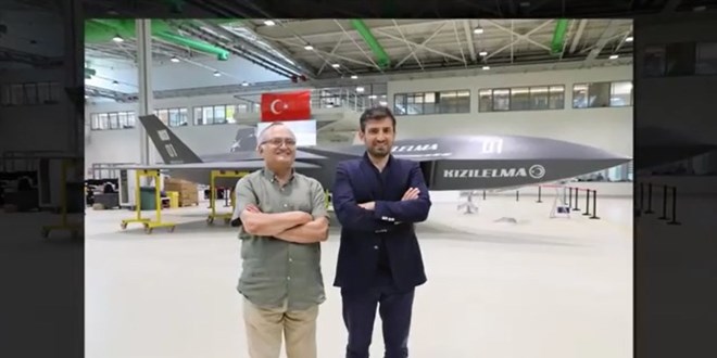 Sel�uk Bayraktar, insans�z sava� u�a�� K�z�lelma'n�n boyal� halini ilk kez payla�t�