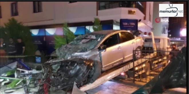 Samsun'da 25 metre takla atan otomobil �ark�teri d�kkan�na �arpt�: 2 �l�