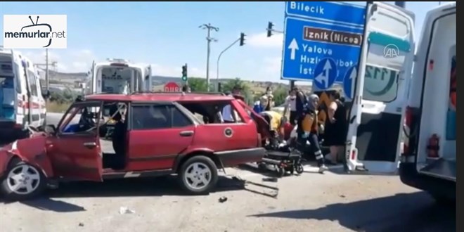 Bursa'da t�rla otomobilin �arp��mas� sonucu 3 ki�i �ld�, 1 ki�i yaraland�