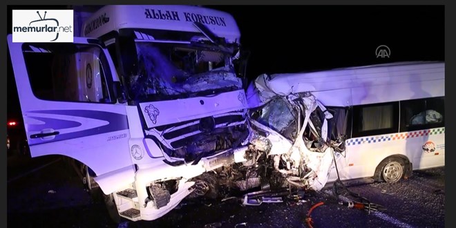 Kamyon ile minib�s�n �arp��mas� sonucu 7 ki�i �ld�, 10 ki�i yaraland�