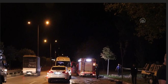 Bursa'da kamyonet ile otomobilin �arp��t��� kazada 1 ki�i �ld�