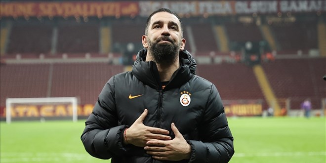 Arda Turan, futbolu b�rakt�