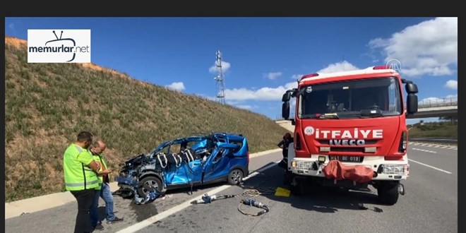 Kamyona �arpan hafif ticari ara�taki 2 karde� �ld�