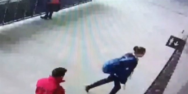 G�ztepe-Altay ma��nda fi�ekleri stada b�yle soktular