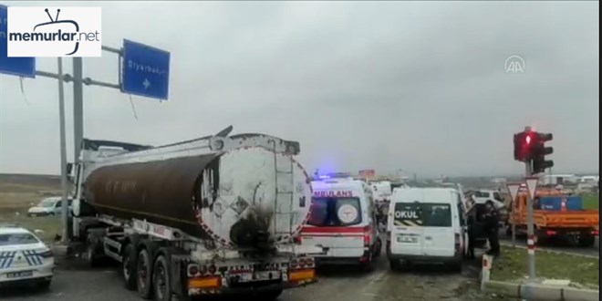 Diyarbak�r'da t�rla �arp��an ambulanstaki 1'i hasta �ocuk, 6 ki�i yaraland�