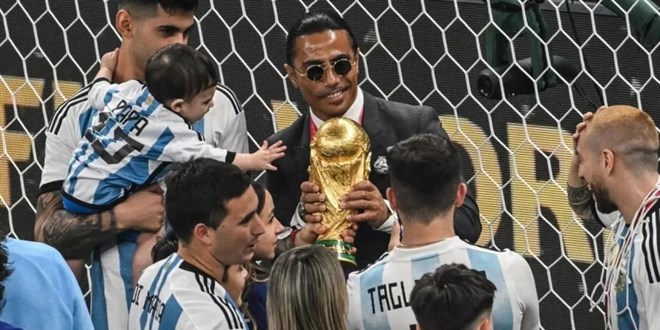 FIFA, Nusret'in finalde sahaya nas�l girdi�ini ara�t�r�yor