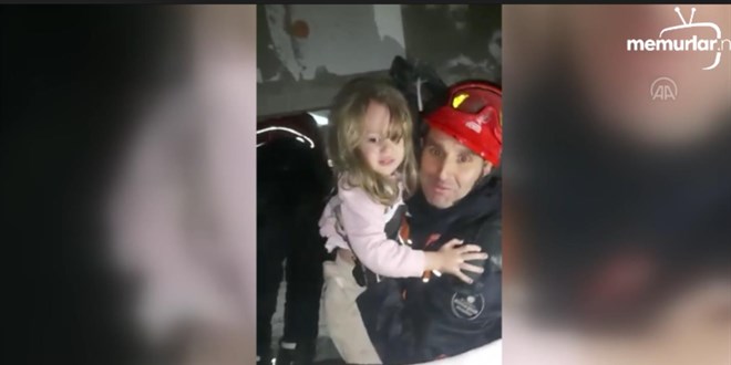 İstanbul'dan giden yardım ekipleri 3 çocuğu enkaz altından kurtardı