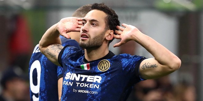 Ma��n oyuncusu se�ilen Hakan �alhano�lu �d�l�n� depremzedelere adad�