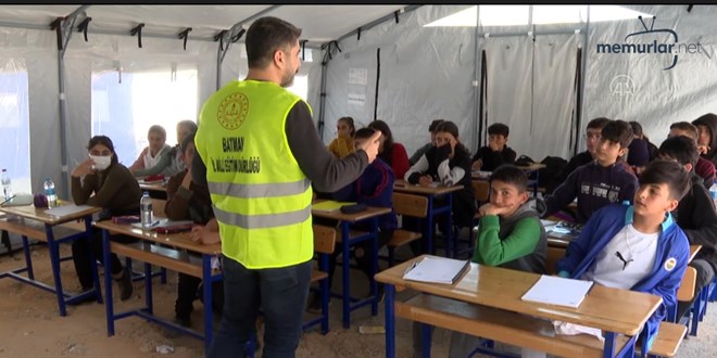 G�n�ll� ��retmenler s�navlara haz�rlanan ��renciler i�in seferber oldu