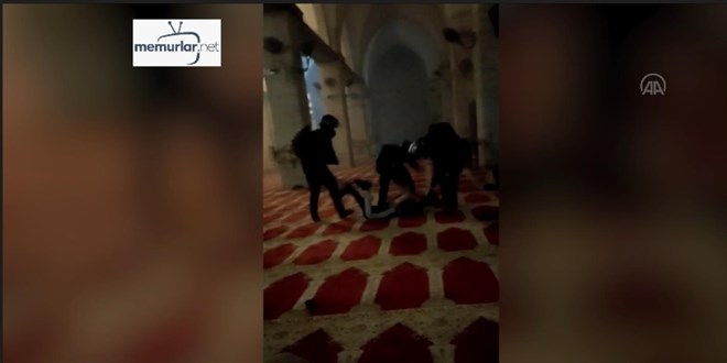 �srail polisi, i�gal alt�ndaki Do�u Kud�s'te bulunan Mescid-i Aksa'ya bask�n d�zenledi