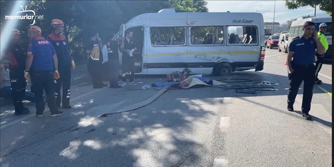 Bursa'da i��i servisi ile otomobilin �arp��t��� kazada 1 ki�i �ld�, 9 ki�i yaraland�