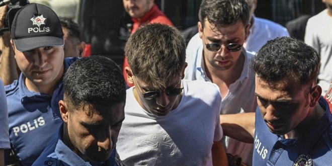 Arda G�ler'in �stanbul'dan ayr�l���n� izledi: Sanki cezaevine giriyor