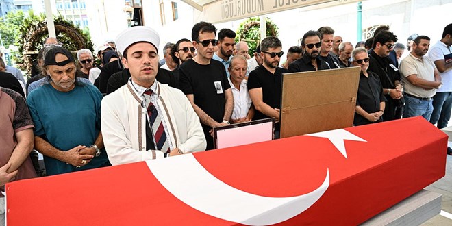 Usta senarist Safa �nal topra�a verildi