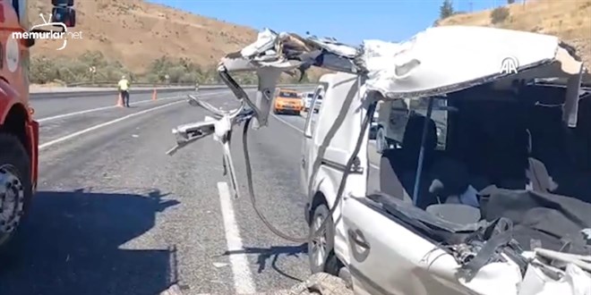 Van'da kamyonetin kamyona �arpmas� sonucu 3 ki�i �ld�, 3 ki�i yaraland�